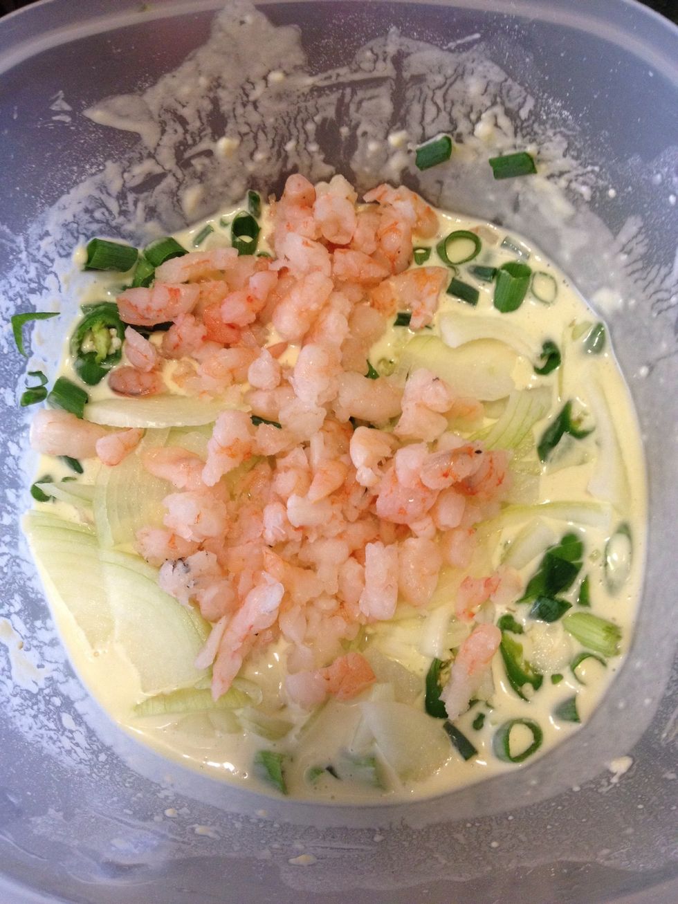 After finely chopping all the ingredients, put them in and mix well. Add some sesame seed and black pepper powder. Salt is not needed because you will have soy sauce on the side to eat this.