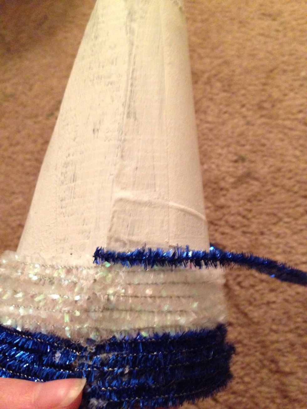 After five, switch colors again. Remember to put those glue dots all the way around!