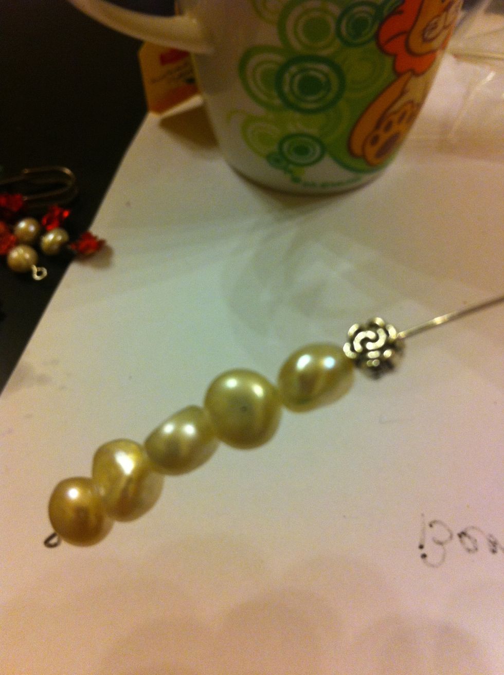 After five white beads i'm using bead number 3 ( check step number 3)