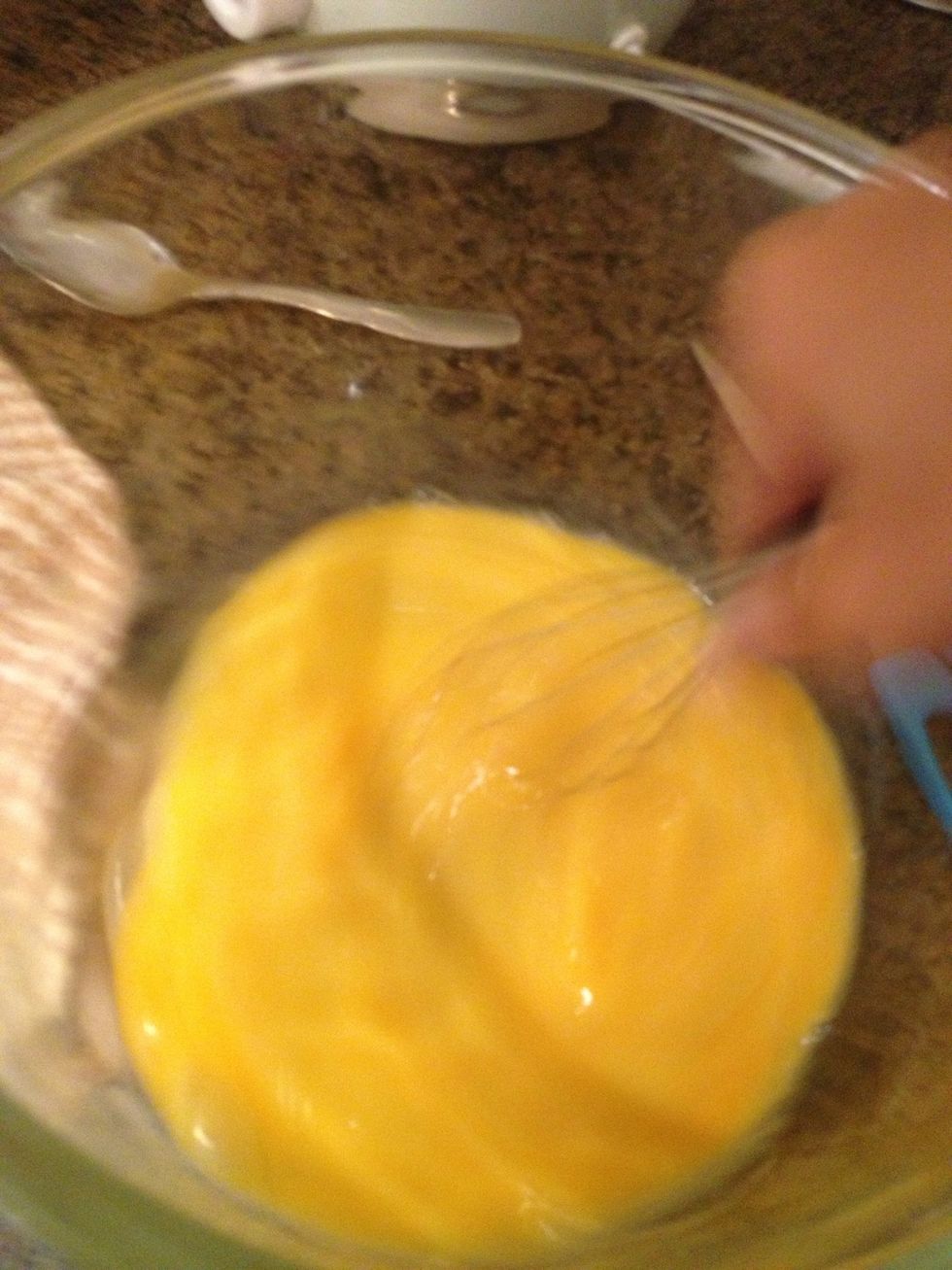 After gather all the ingredients required on this recipe and preheat oven in 170 C, whisk 4 eggs in a bowl