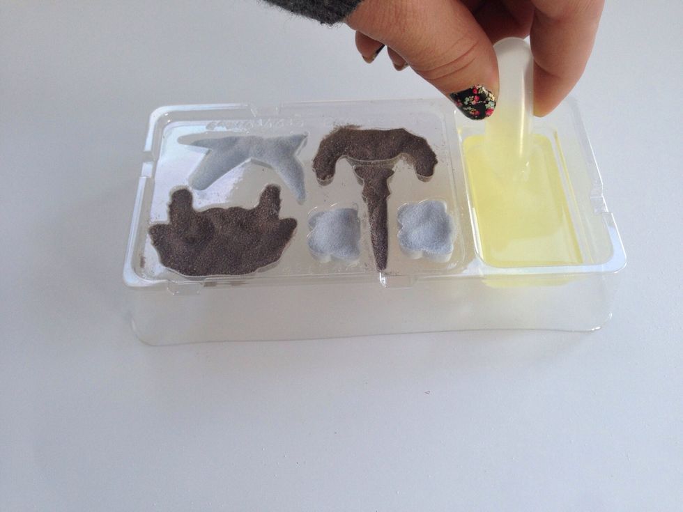 After mixed use squeeze dropper to suck up gummy activator mix