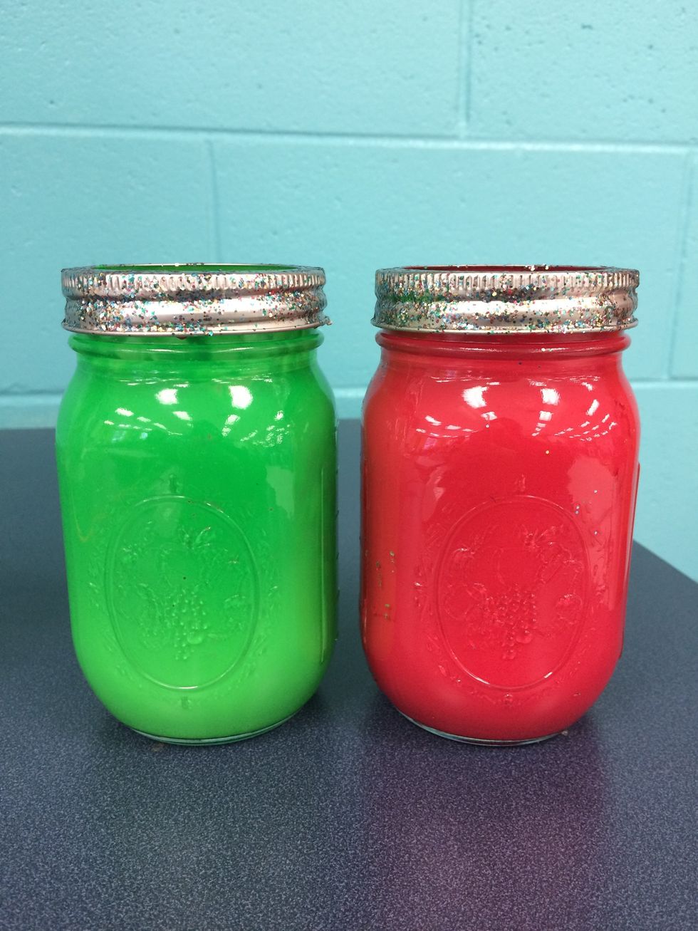 After paint is dry put the lid on the jar.