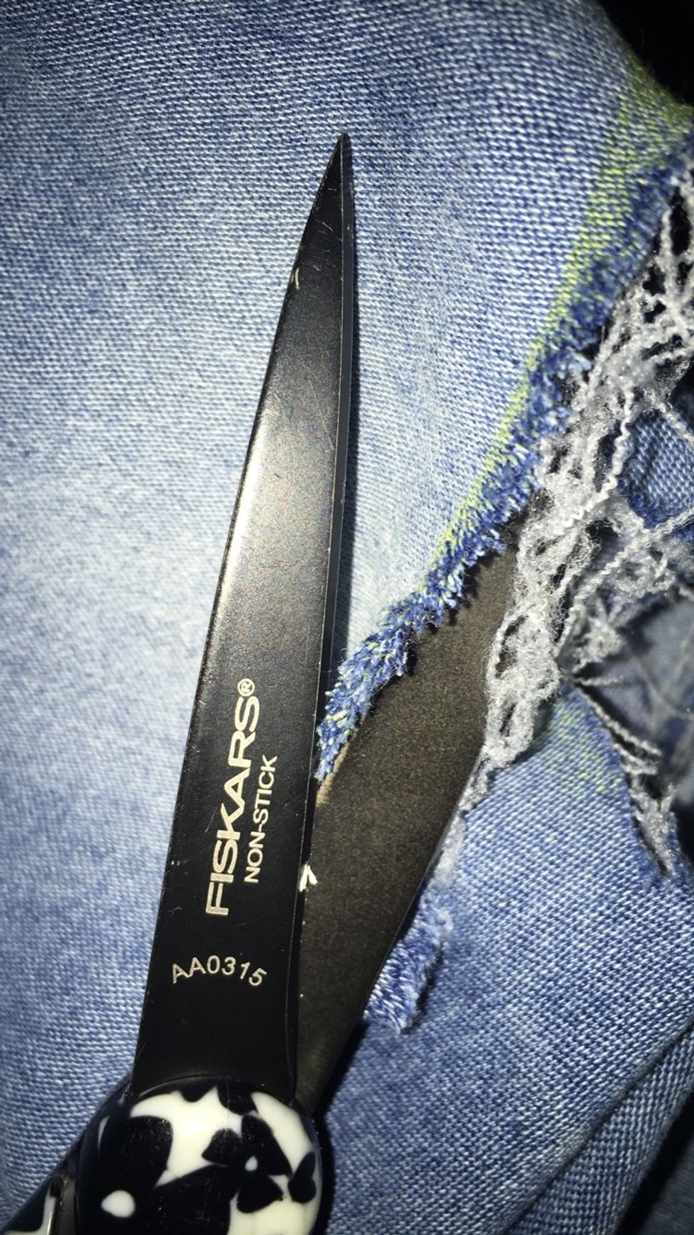 After several horizontal strands, cut the vertical ones and keep going.