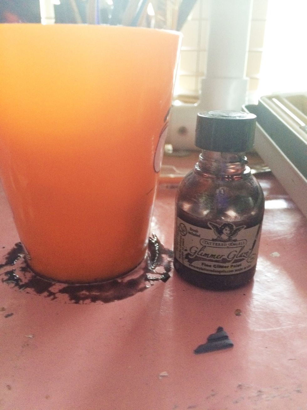 After shaking well, pour a small about of Tattered Angels glaze on to a surface. Using a small based cup as a stamp, "stamp" 5 circles in various places on your project.