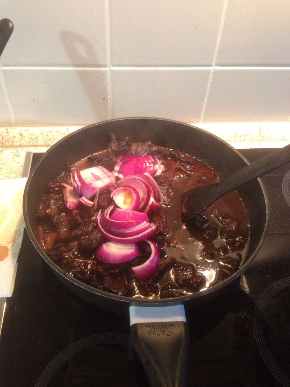 After that add the marinade and the onions and cook at middle heat for 6 minutes!