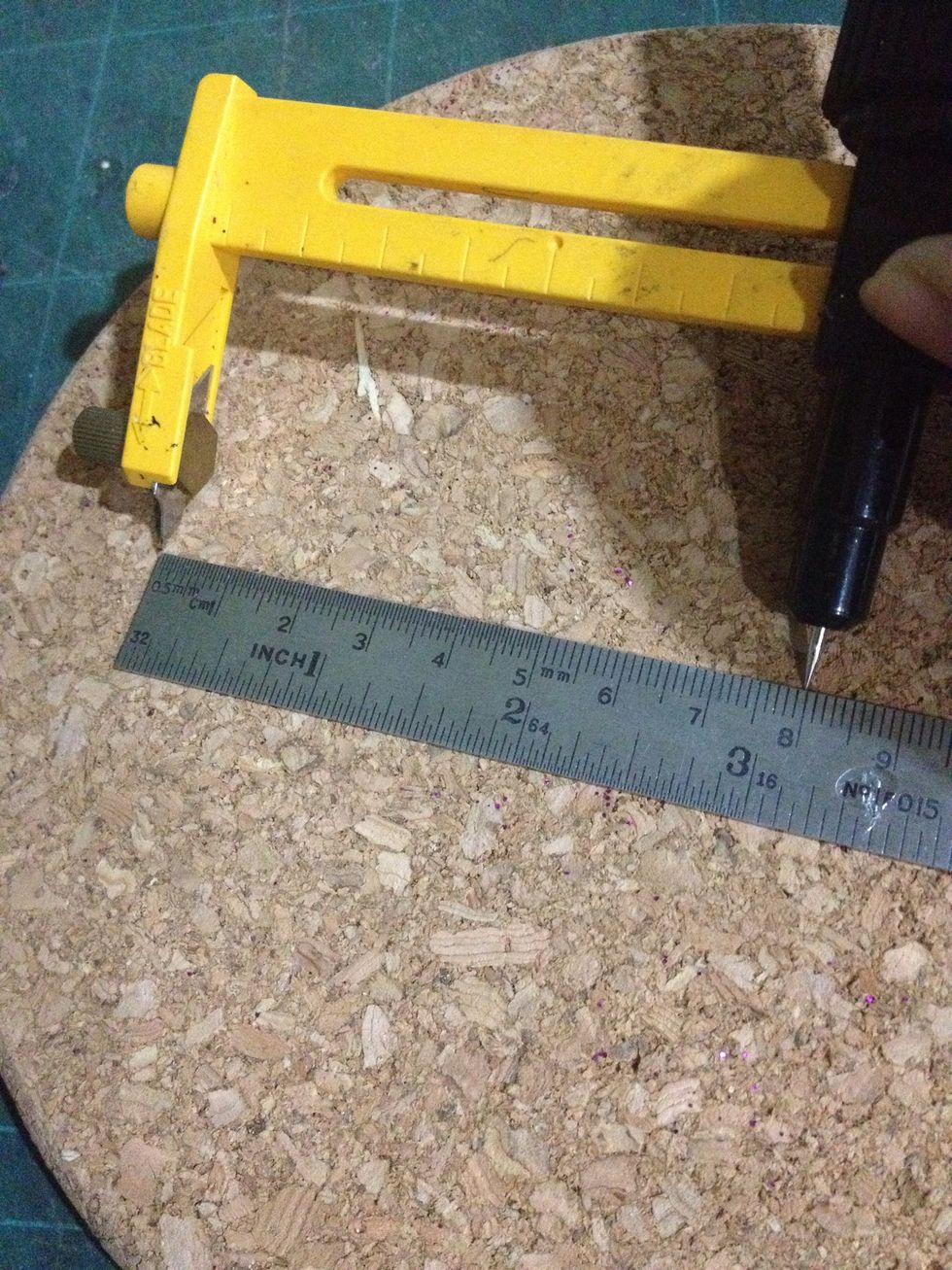 After that, take the round cutter. P/s : use the same length as before.