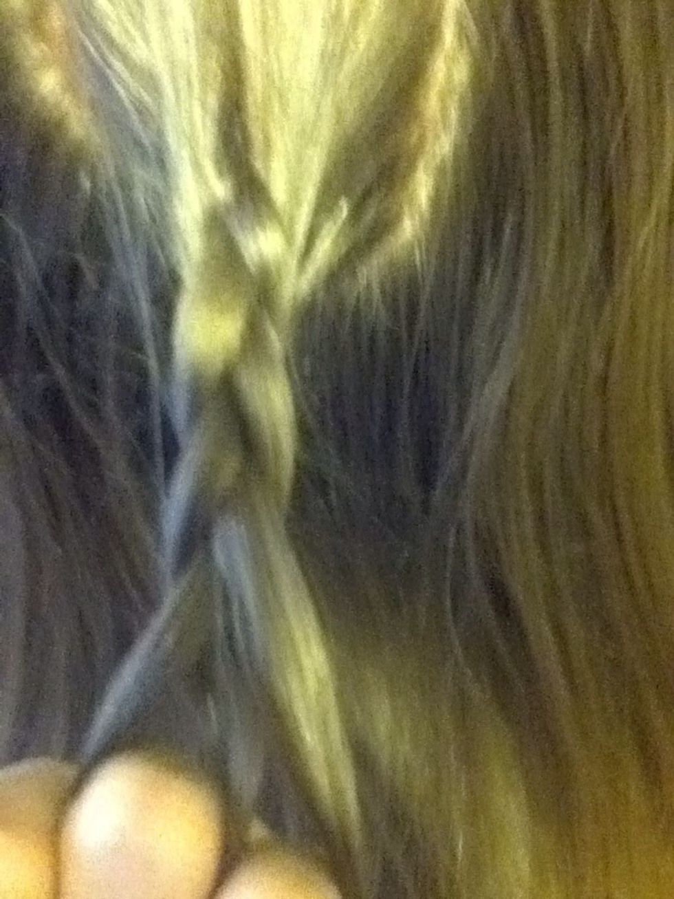 After that, you should keep going in that specific pattern. This part you are taking the 3rd piece and pulling it under the middle.