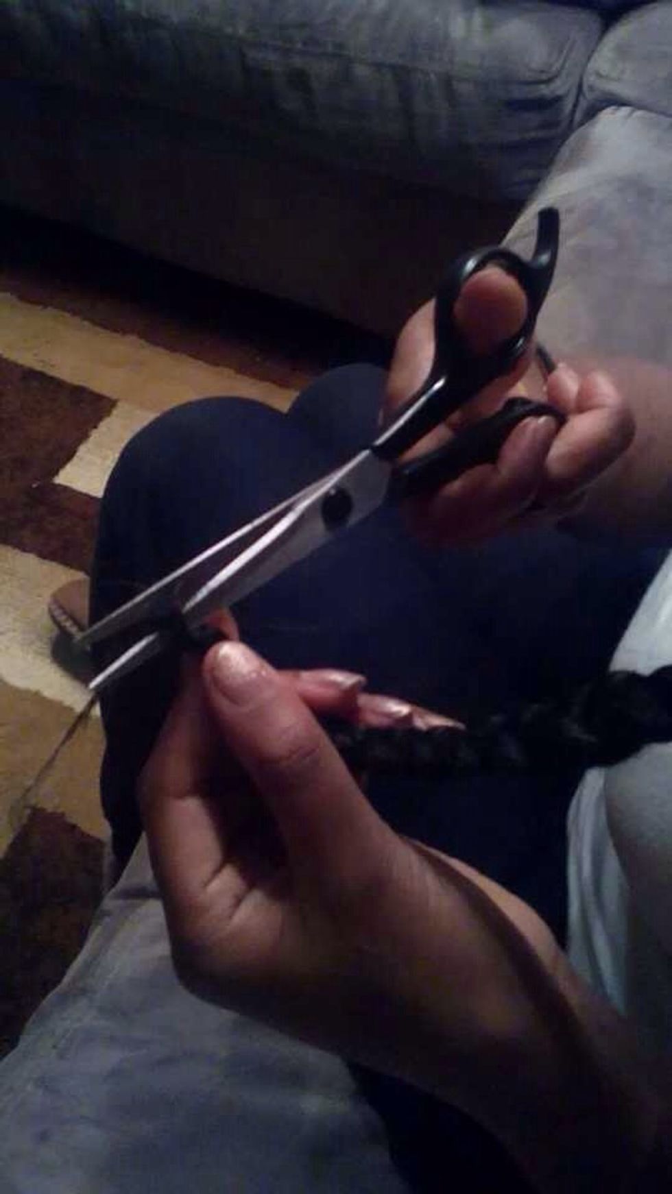 After the 10 minutes' up, use the scissors to take out the thread from your hair. You can also use a blade to take out the thread.