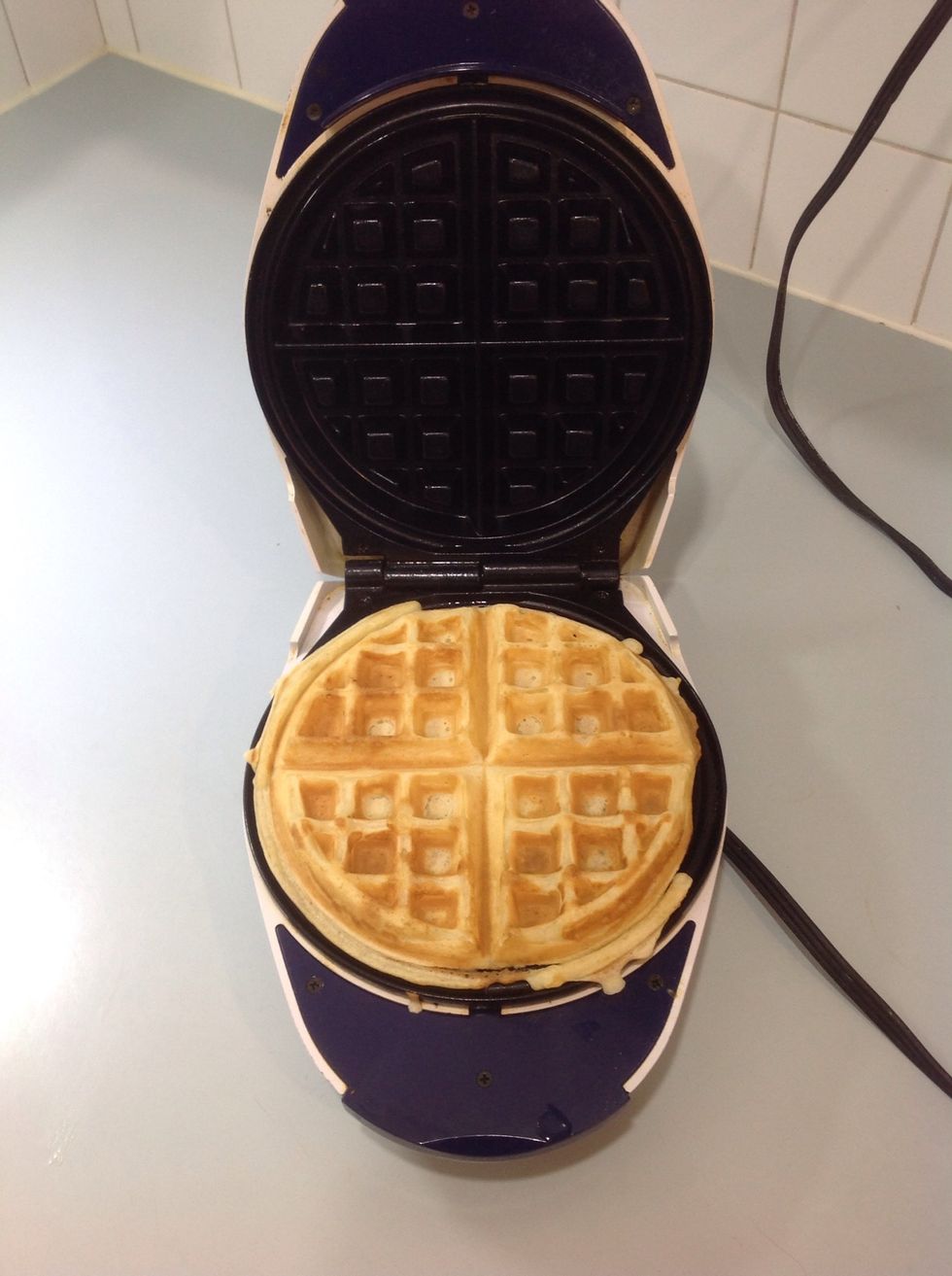 After the 3 minutes is up, open the lid of the waffle iron and remove the waffle using a fork.