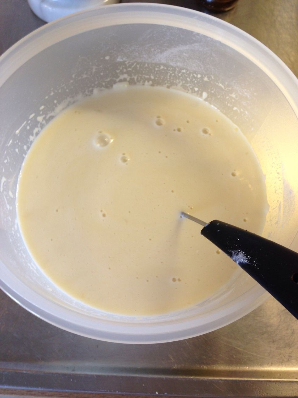 After the first 4 ingredients are well mixed, add 0,3 l (3 dl) more milk and mix until it looks like this