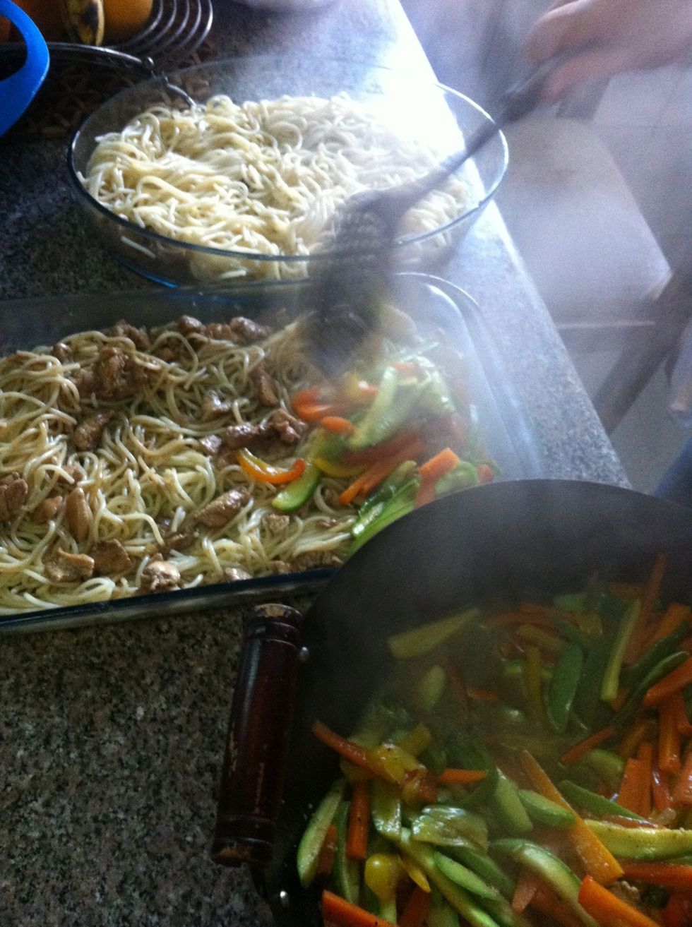 After the vegetables r well cooked,put it on the chicken and spaghetti ...like this.