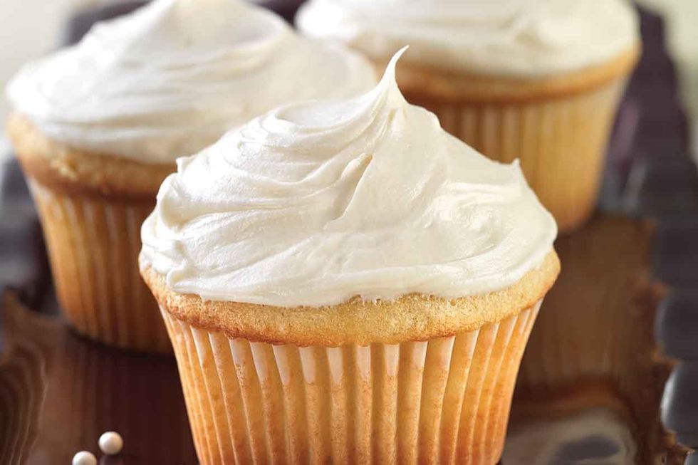 After they are done cooling put the icing n them