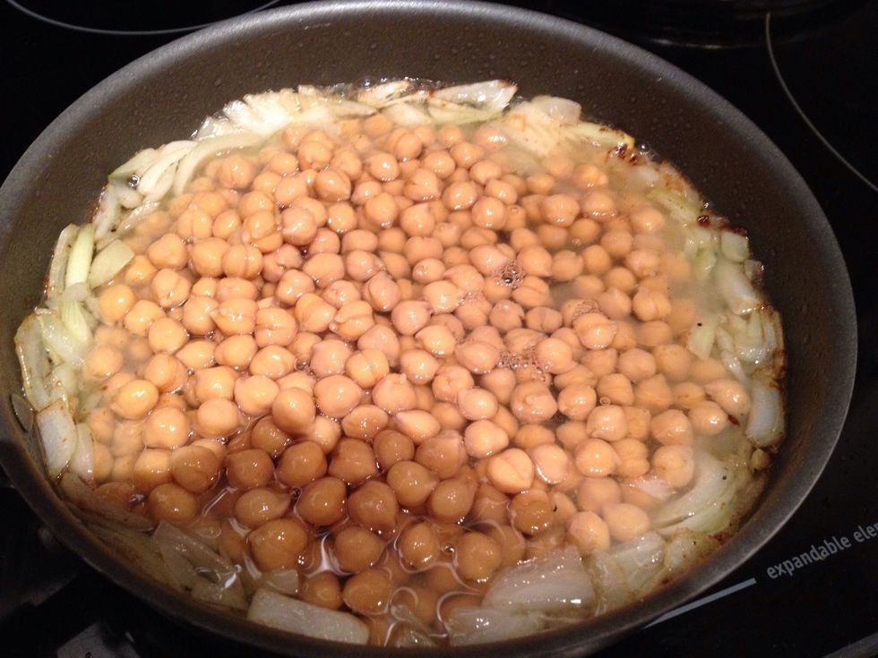 After this 2 minutes, add the chickpeas (with juice) to the skillet and add half the sherry (or water).