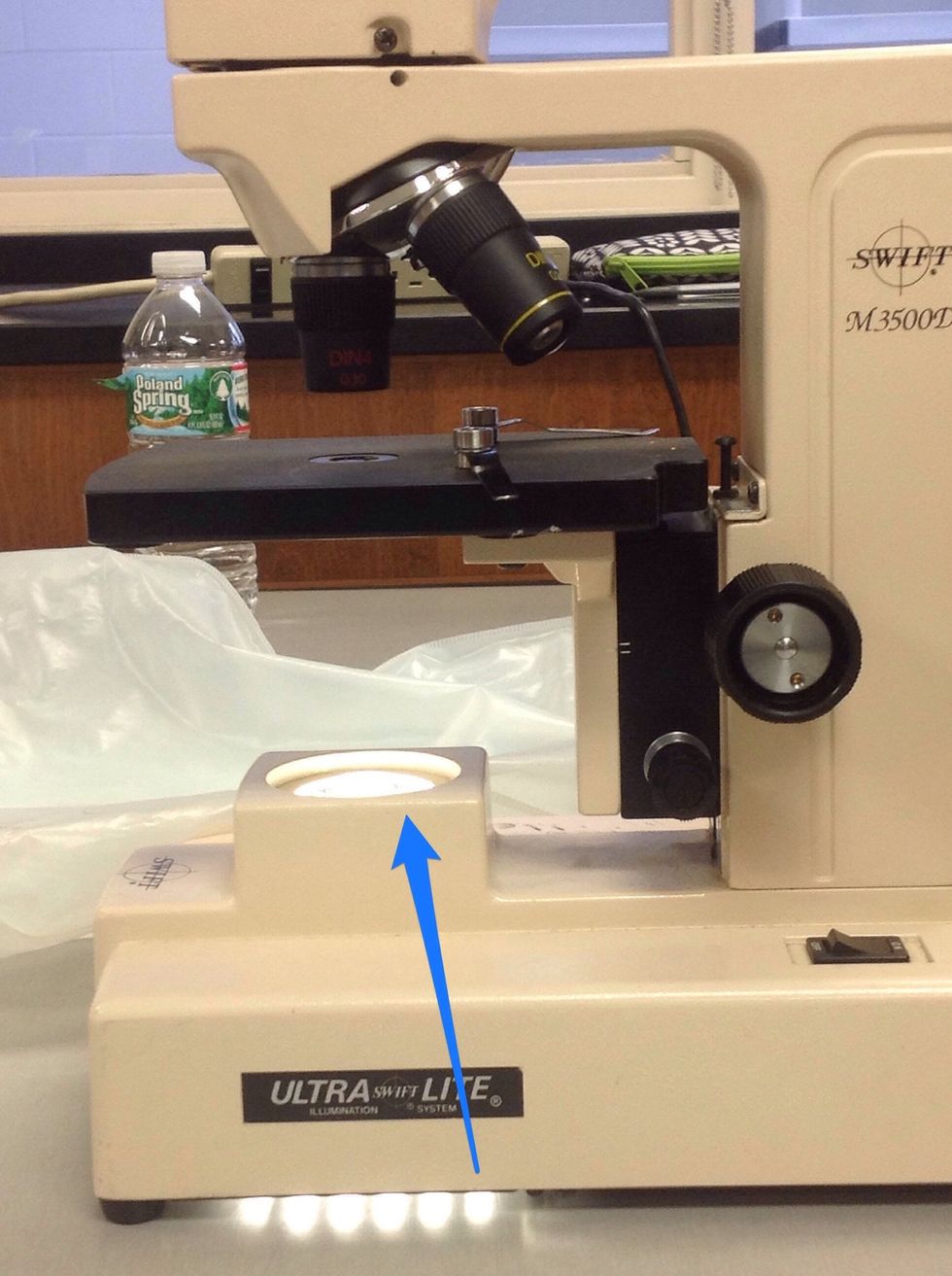 After turning it on, make sure the light source is on.