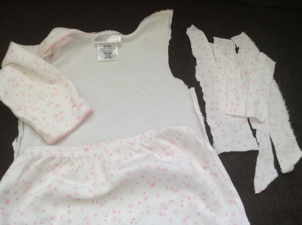 After u decided which colors to use..cut 4-6inches of strips like this(I was not too worried about the pieces being ridged because u will not tell @ the end) u can always use a rotary and cut finer.