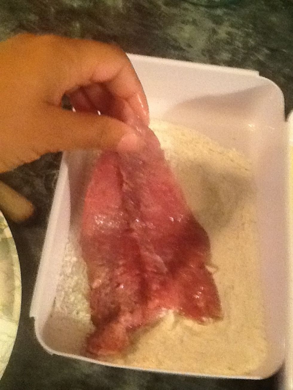 After we have salted the beef, let's start to coat them. Take one cube steak and put it in the flour first. Remove the excess flour. Do not drown the beef In the flour. Just a thin coat will do.\ud83d\ude01