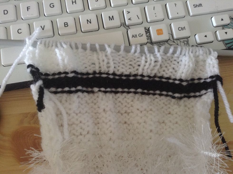 After you finish your 20cm, knit 3rows and start your pattern again for another 20 cm. then end your work