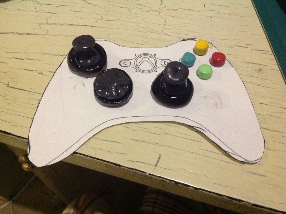 After you have all your pieces painted let them dry. And after this, it is finally time to assemble them to our controller, has to be completely dry as well. ^_^