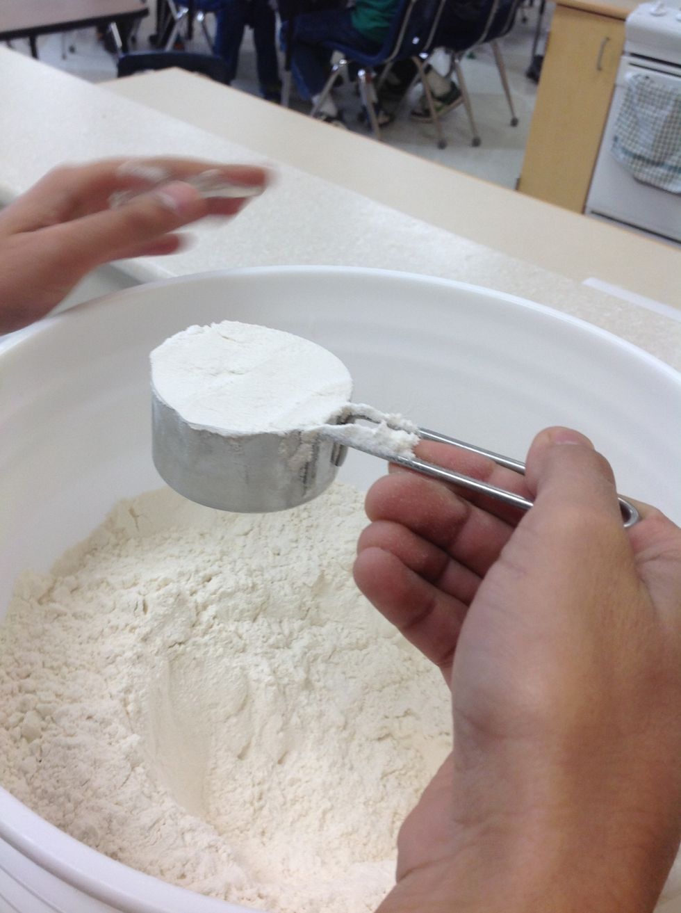 After you have scooped the flour, use your flour scraper or your finger to scoop the excess flour.