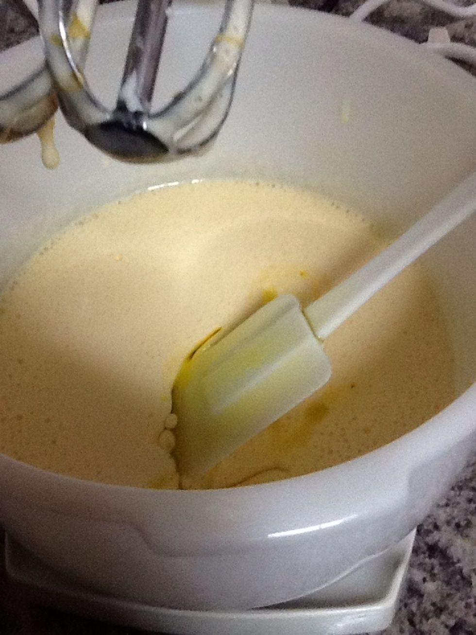 After you stored the eggs and sugar you know have to add 2/3 cup of extra olive oil, and stir it good so all the ingredients mix together.