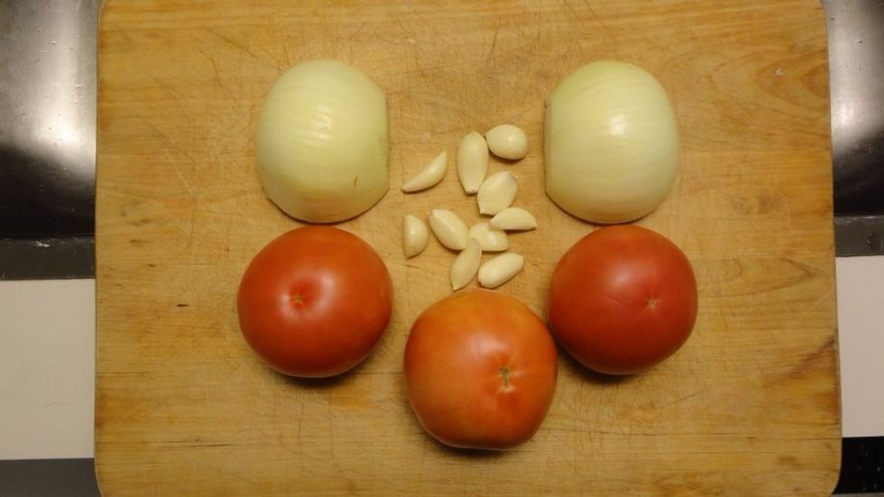 Again, I'm using only a few ingredients. Roma tomatoes can be used, but San Marzanos are awesome too.