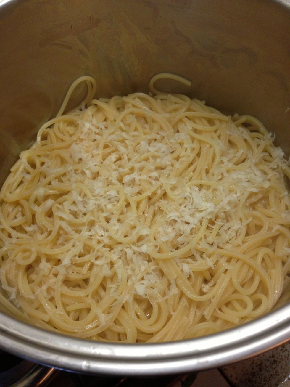 Aggiungere del parmigiano grattugiato grossolanamente a fine cottura