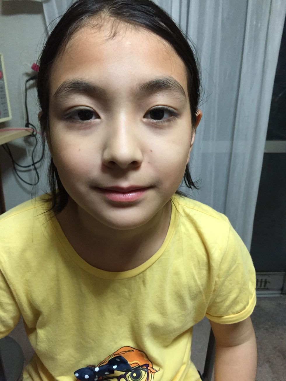 Agora passe o bronzer e o iluminador (mas sem exagerar!!!)