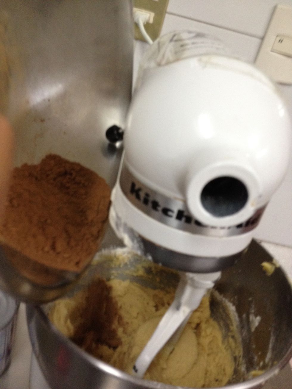 Agregar la cocoa y mezclar// add the cocoa and mix