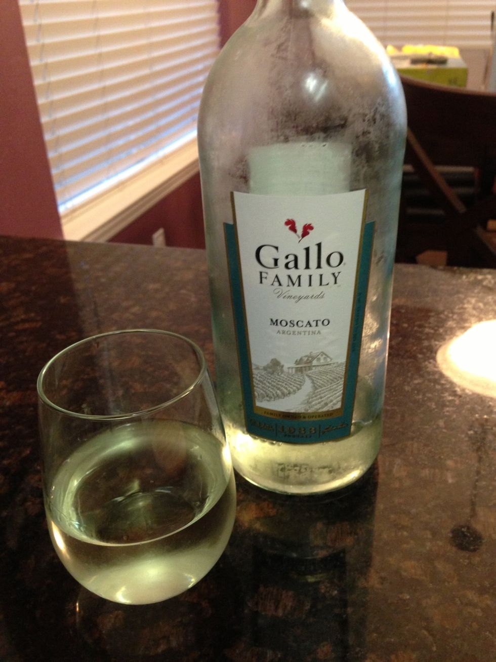 Ahh, while we wait .. Nice glass of wine. I love Moscato!