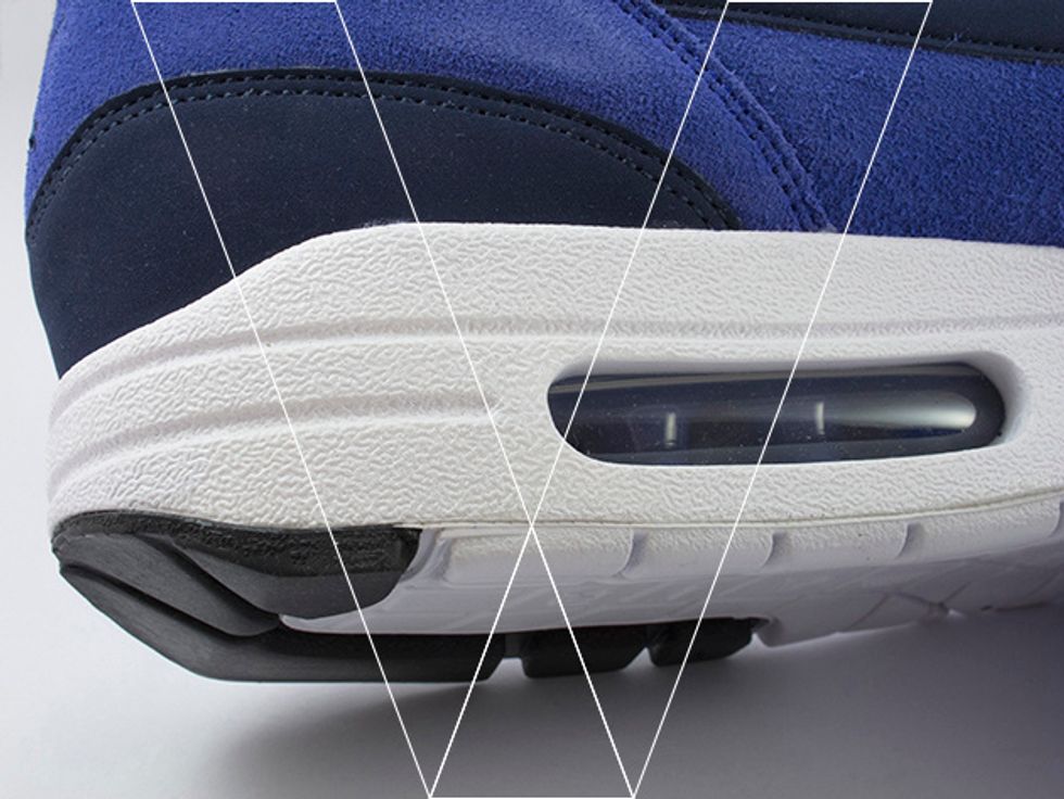 Air Max 1 Essentials will have an outsole glued to the PU midsole, you can see the join line just below the Air Unit window? Make sure no excess glue marks are showing.
