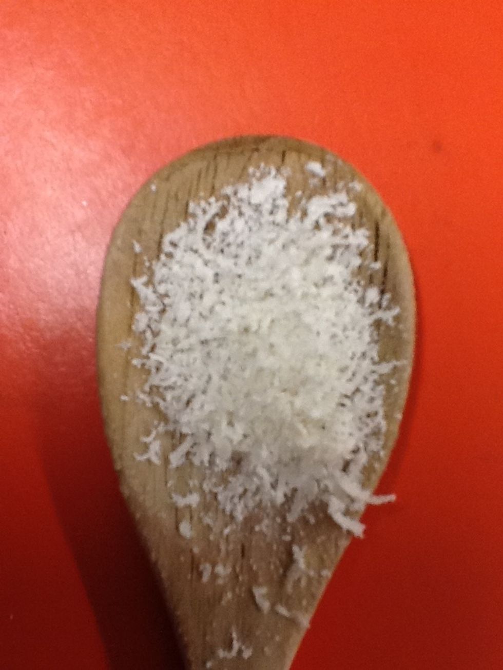 Ajoutez le fromage parmesan. (Add Parmesan cheese.)