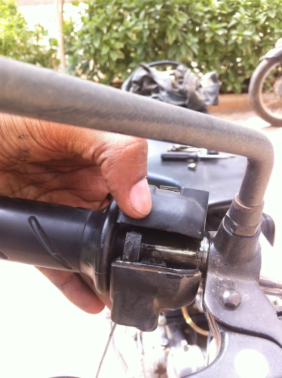 How to change throttle cable for a royal enfield std 350 B+C Guides