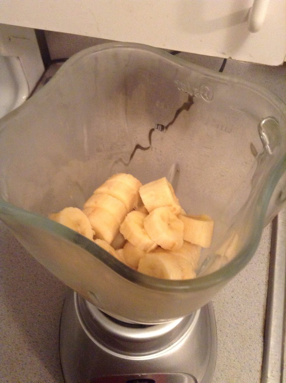 All sliced up and ready to go.. I put mine back into the freezer for 5 mins in the blender cup