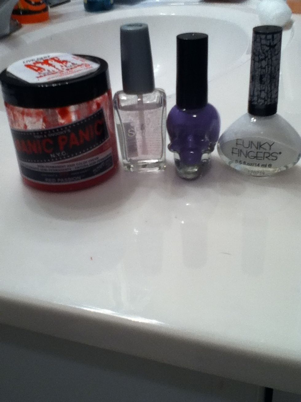 All the supplies I'm using. Yes that's the hair dye from my old guide, but I'm running out of it so I decided to make this guide with it