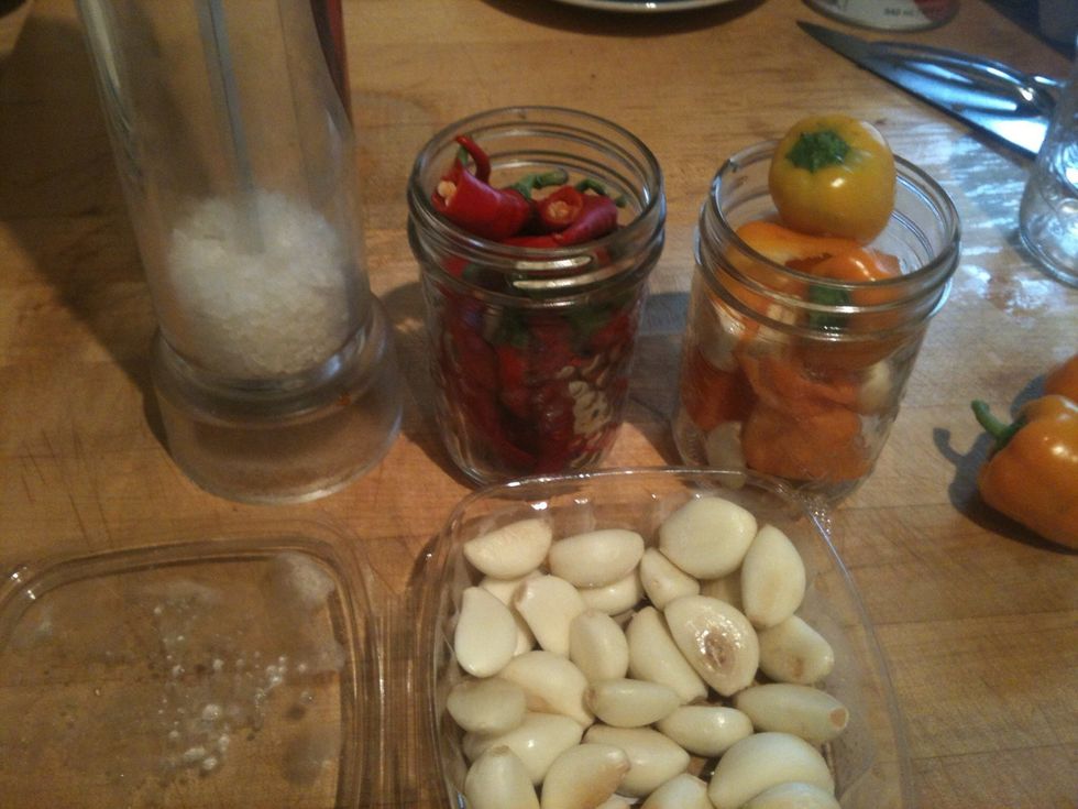 All the supplies needed. I used small mason jars (250ml)