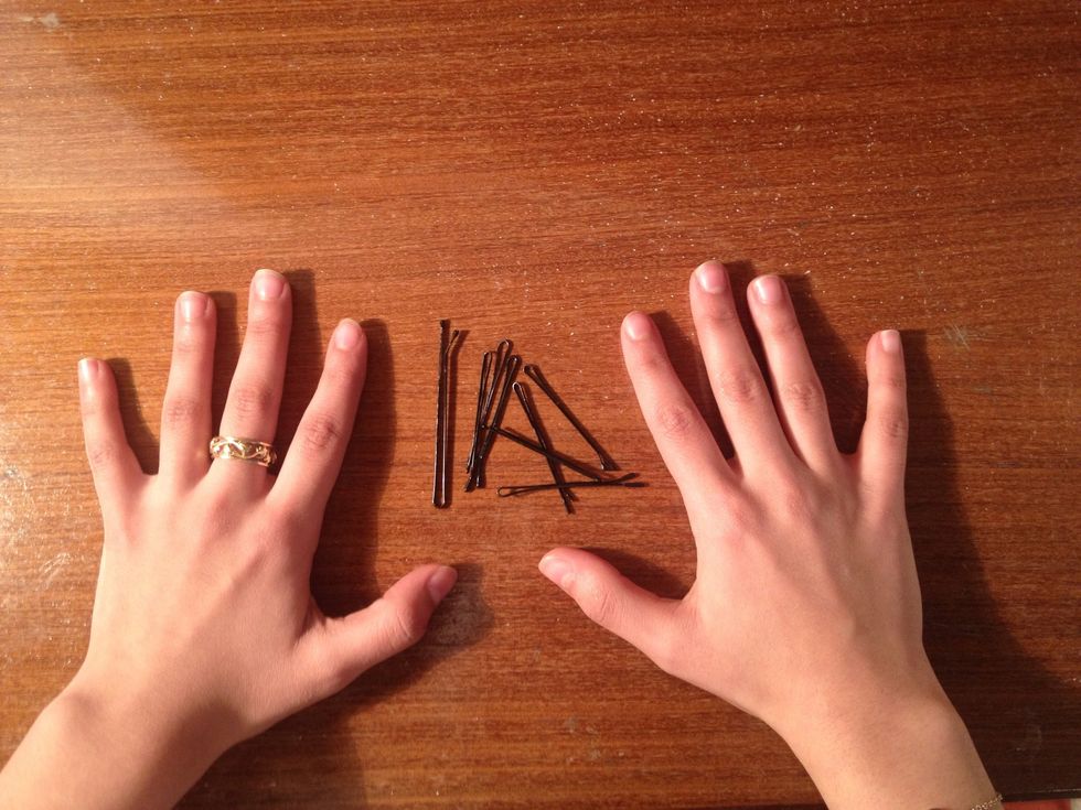 All you gonna need is your hand and one bobby pins \ud83d\ude03