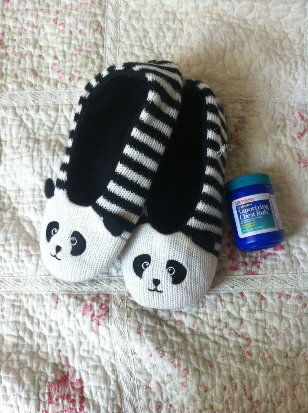 All you need to stop your caughing is just a bottle of Vaporizing Chest Rub (can be attended in any pharmacy) and a pair of warm socks or sockets.