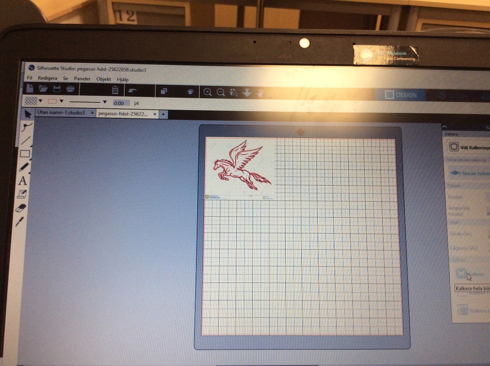 Alla gula linjer blir nu r\u00f6da.