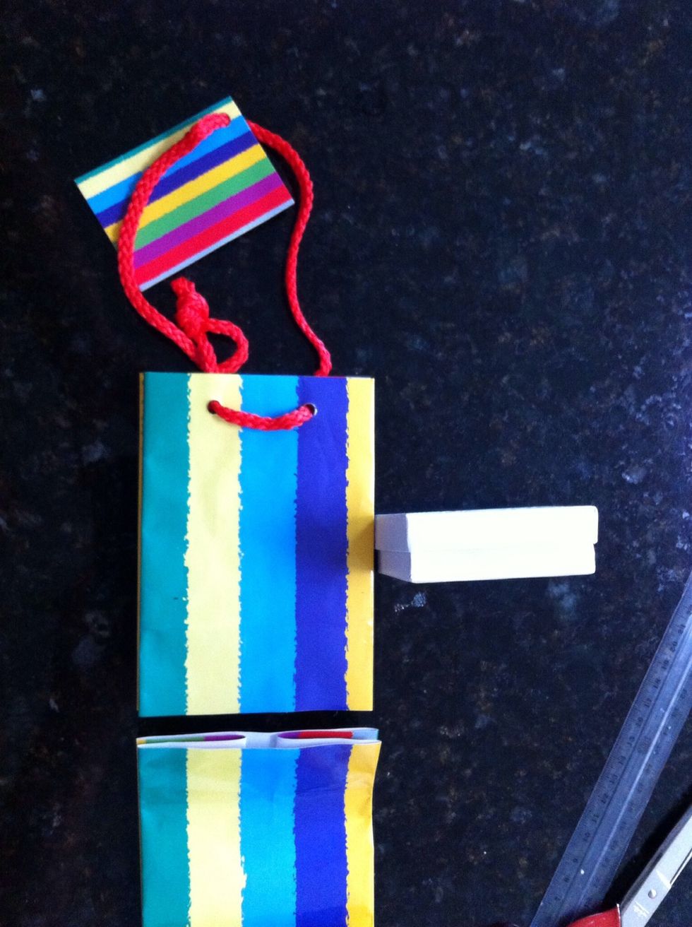 Allow space at top for closing the finished bag + the height of the gift wrapping/ box + half of the bag width (10/2 = 5cm in this example). Mark position with pen.