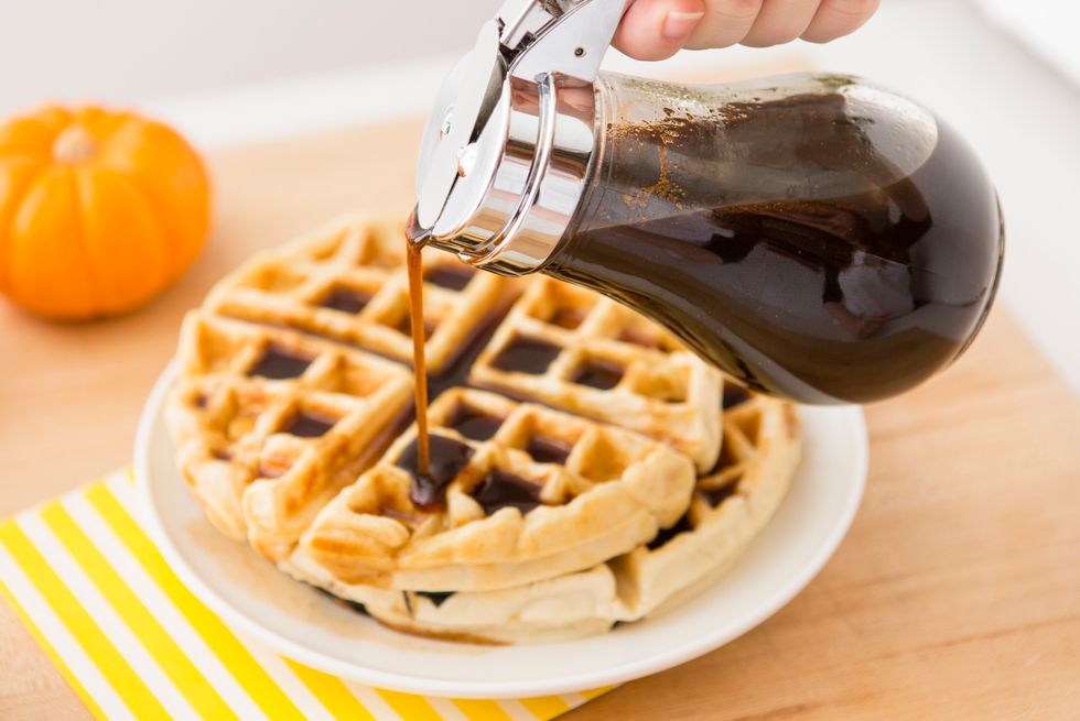 Allow the syrup to cool to room-temperature before stirring in the vanilla extract. Store in a mason jar or airtight container. Enjoy!