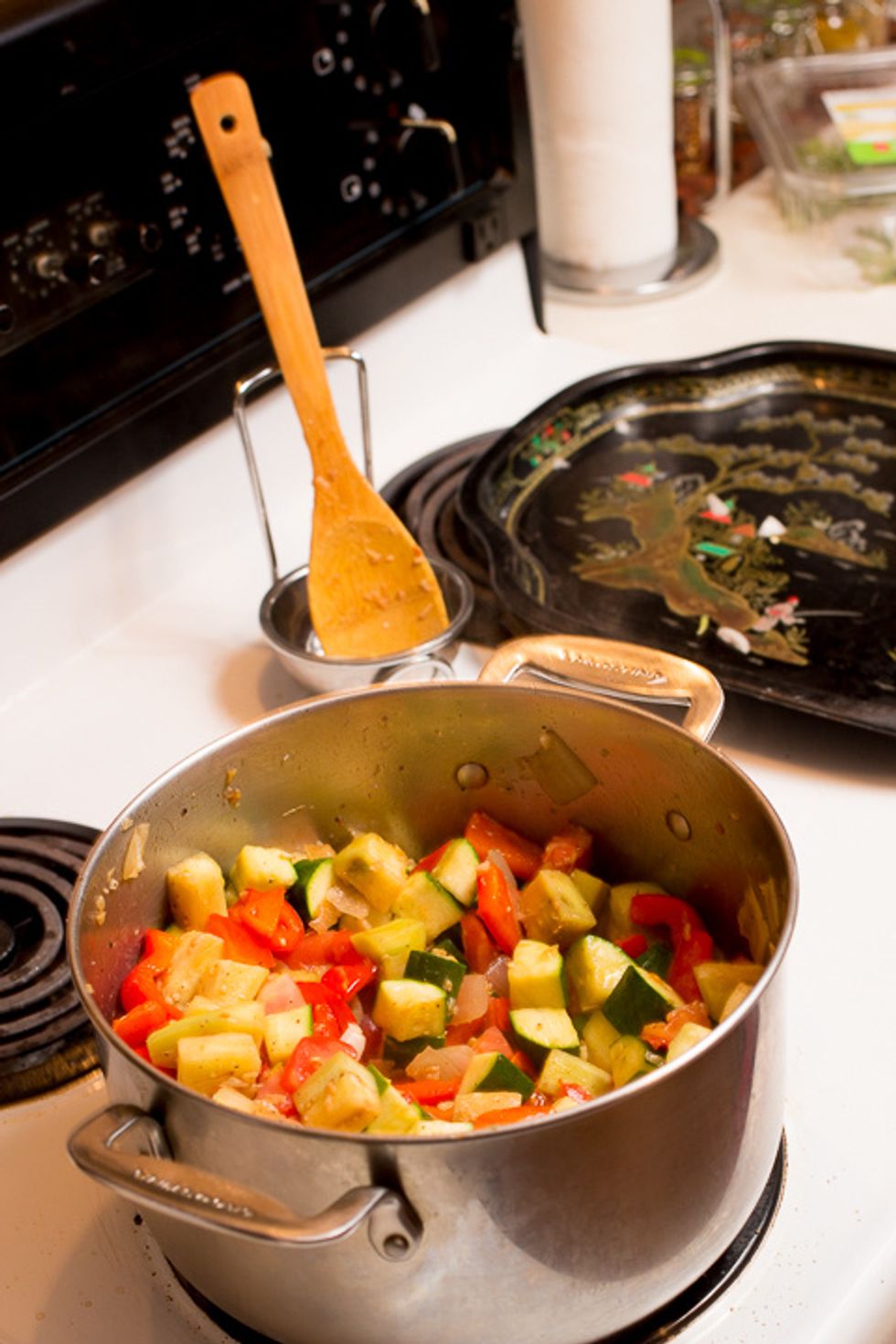 Allright, pot is full. Turn the heat to just over medium.