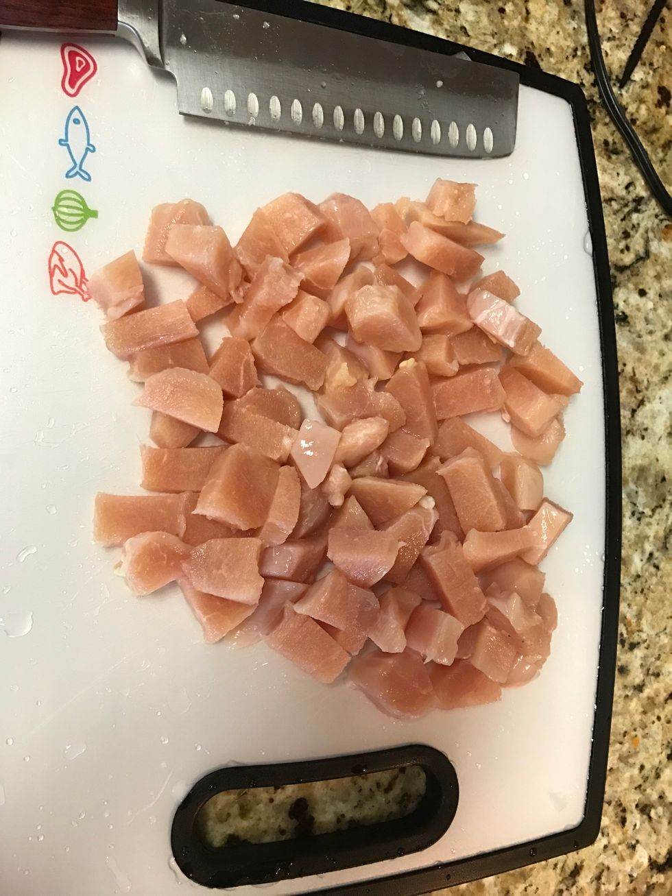 Also cut the chicken breast into the bite-sized pieces.