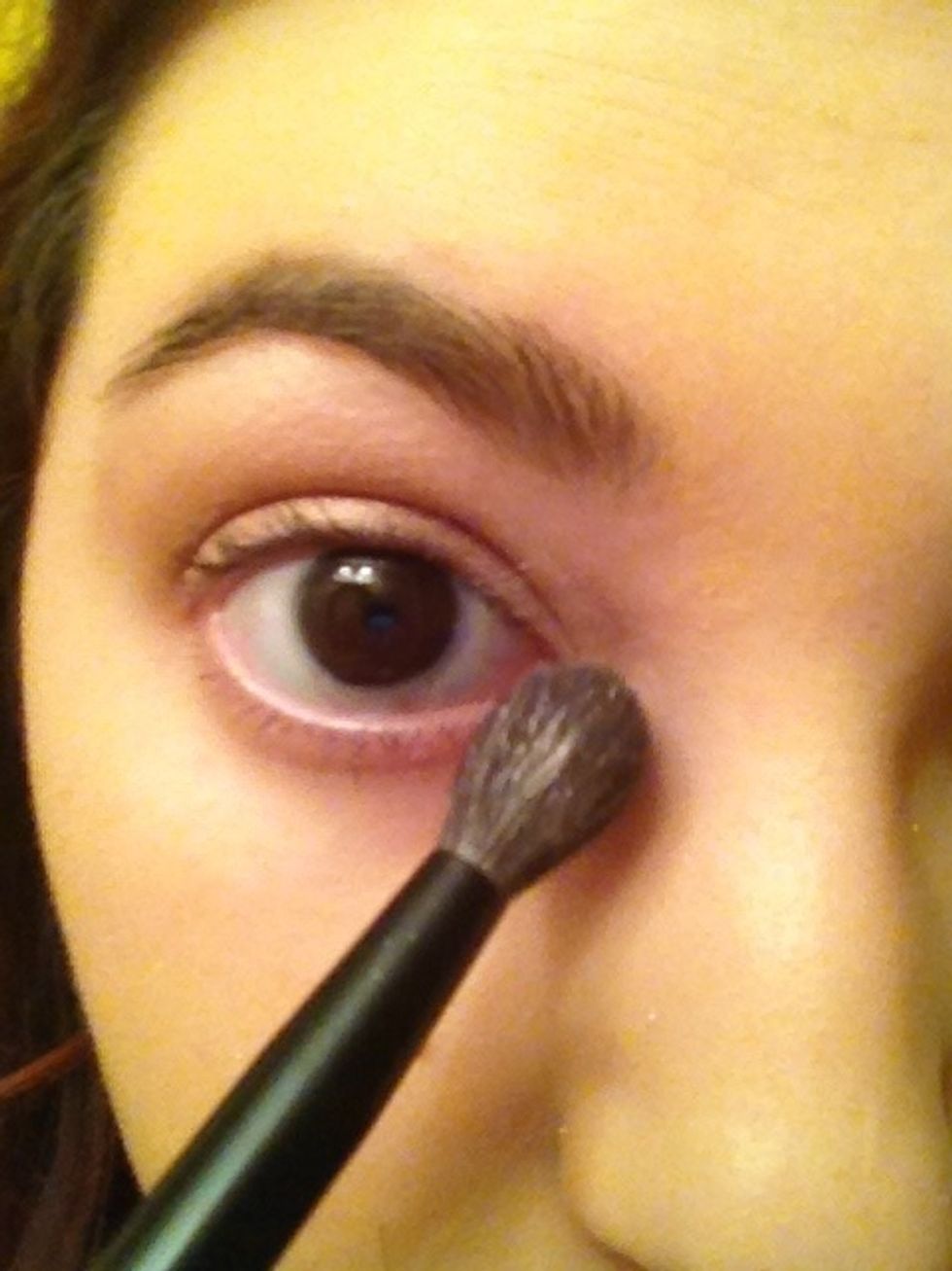 Also highlight your inner corner to open up your beautiful ojos!
