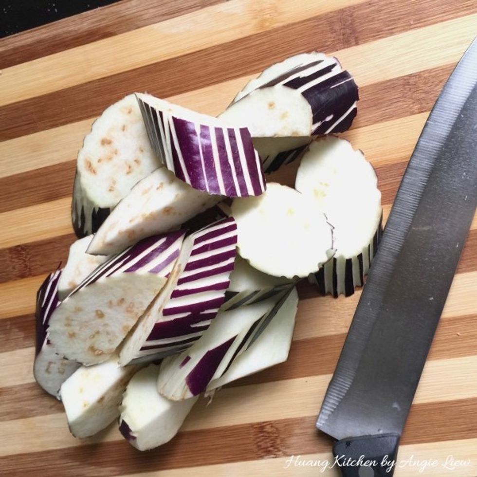 Also, skinned and cut brinjal into thick pieces.