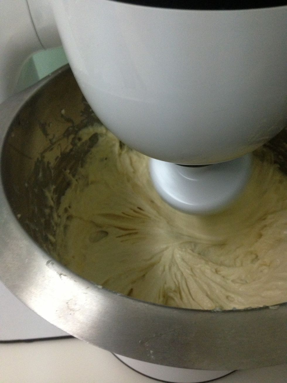 Alternate between dry and wet ingredients until well mixed