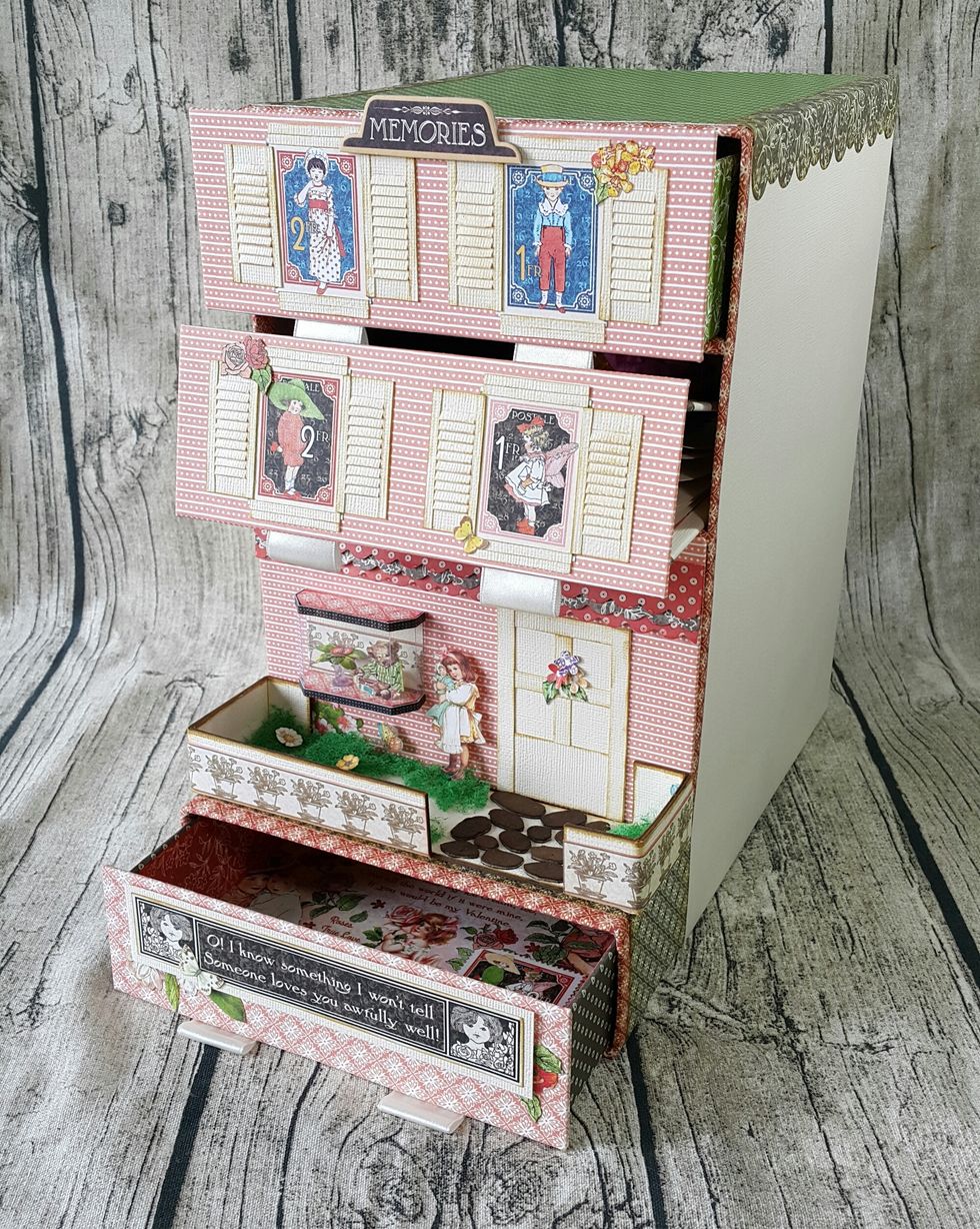 Although the top floor and the basement are only around 2" high, but they are good enough for storing, may be like hairbands.