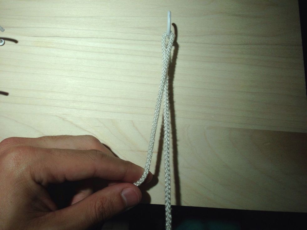 ALWAYS START WITH YOUR SUTURE CROSSED. This will ensure a flat and square knot. The "throwing hand" (left hand) has the part of the suture that's on "top". Note that the suture is crossed at the hook.