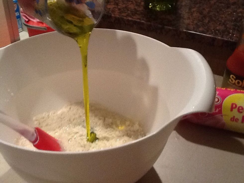 Amb el mateix got li posem oli, i li tirem