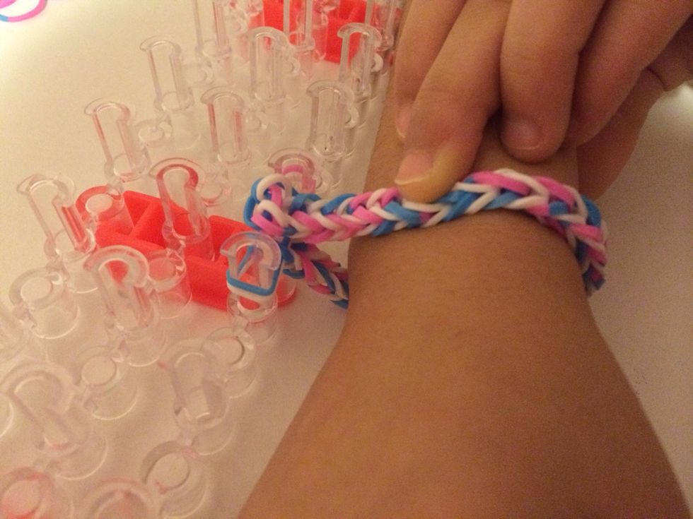 An amazing way to see if the bracelet is big or small!! \ud83d\ude09\ud83d\udc4c