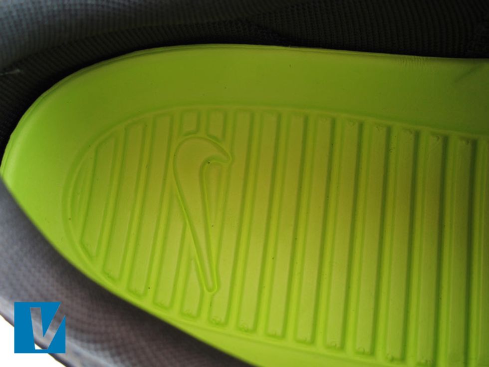 An embossed swoosh logo is featured on the insole of Nike Rosheruns. Check that the quality and finish of the logo is neat and sharp.